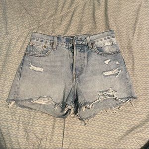 Levi Wedgie Shorts Size 26